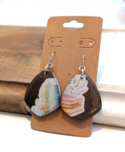 Bibliophile Earrings in Mocha