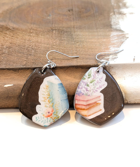 Bibliophile Earrings in Mocha